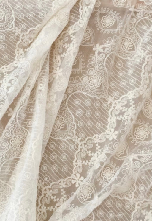 Precious Vintage Lace Table Linen